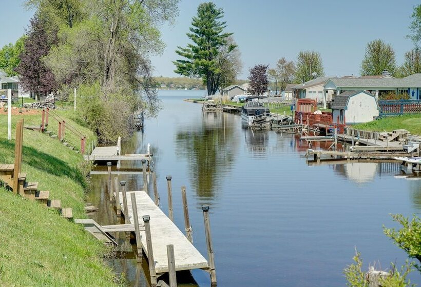 Grant Home W/ Fire Pit: Hess Lake Access Nearby!