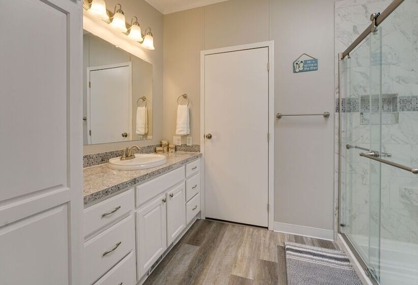 Grant Home W/ Fire Pit: Hess Lake Access Nearby!