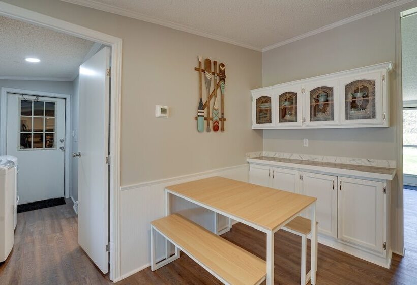 Grant Home W/ Fire Pit: Hess Lake Access Nearby!