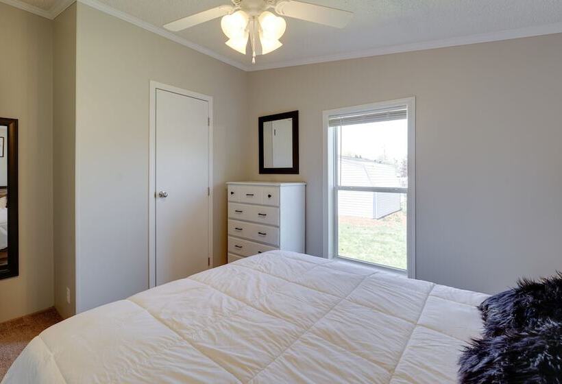 Grant Home W/ Fire Pit: Hess Lake Access Nearby!