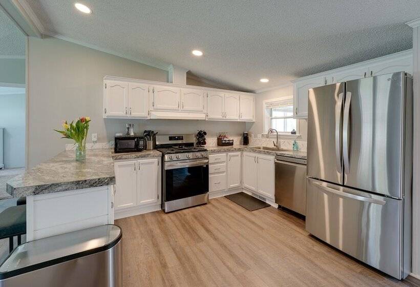 Grant Home W/ Fire Pit: Hess Lake Access Nearby!