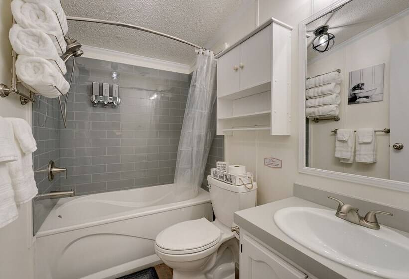 Grant Home W/ Fire Pit: Hess Lake Access Nearby!