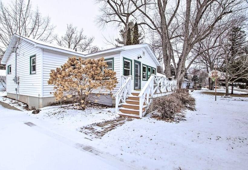 Green Lake Vacation Home W/ Screened Porch!