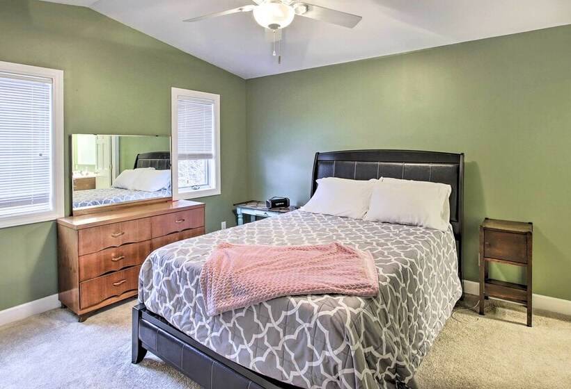 Green Lake Vacation Home W/ Screened Porch!