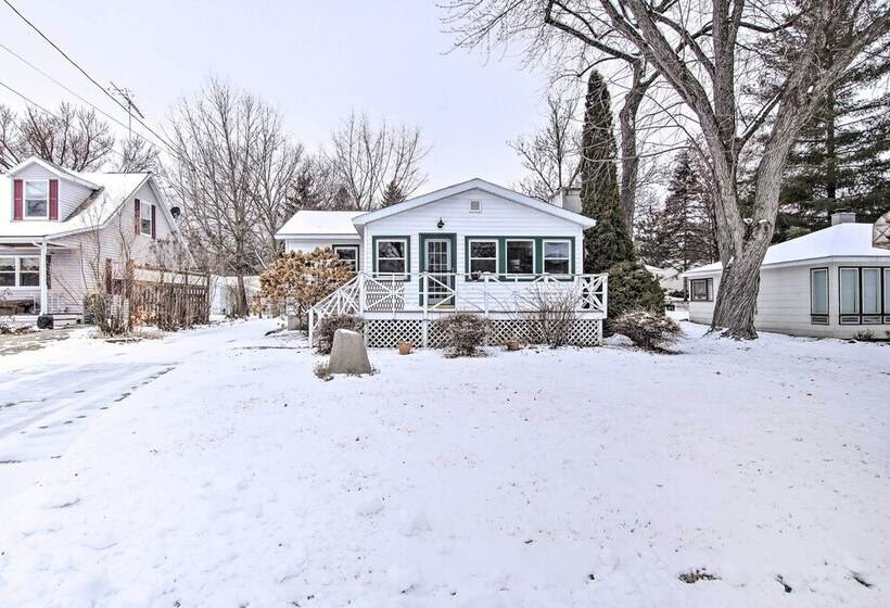 Green Lake Vacation Home W/ Screened Porch!