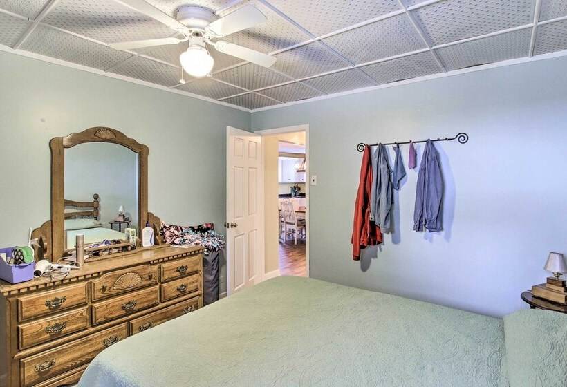 Green Lake Vacation Home W/ Screened Porch!