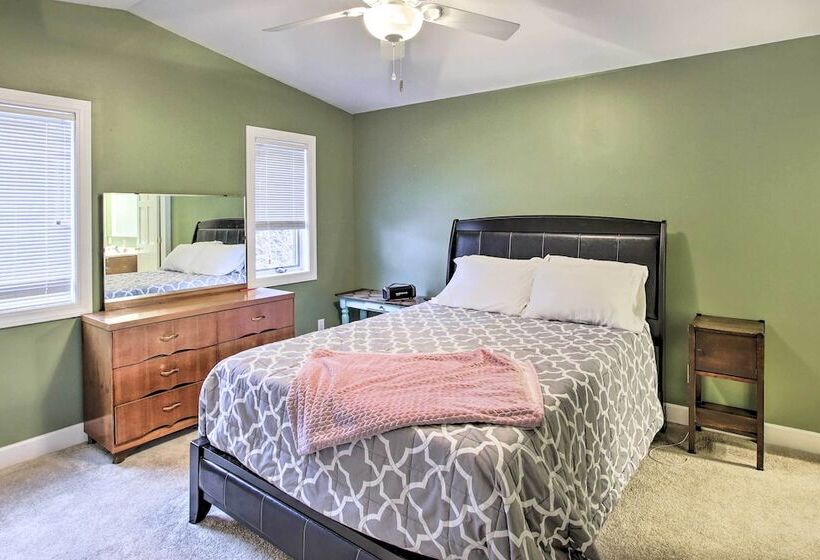 Green Lake Vacation Home W/ Screened Porch!