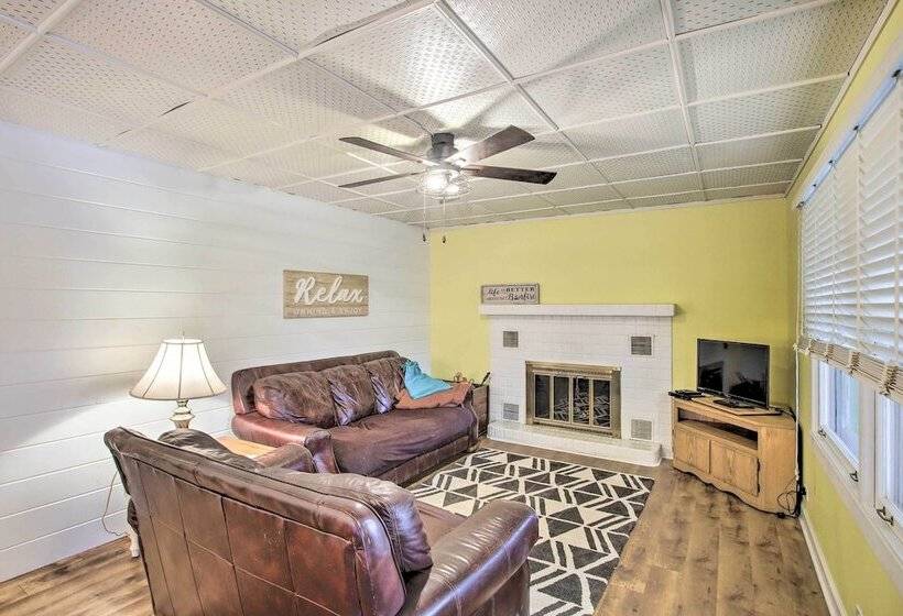 Green Lake Vacation Home W/ Screened Porch!