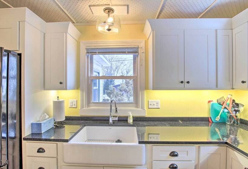 Green Lake Vacation Home W/ Screened Porch!