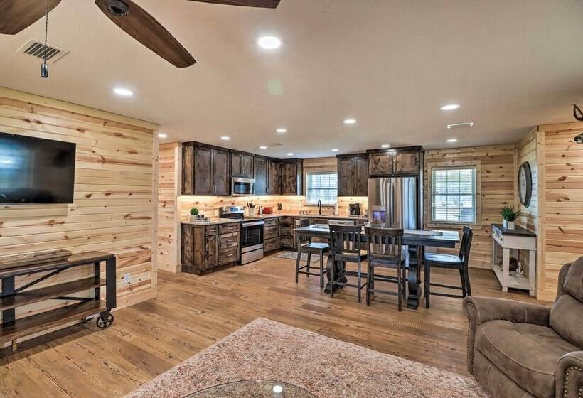 Greers Ferry Home On 40 Acres 1/4 Mi To Lake!