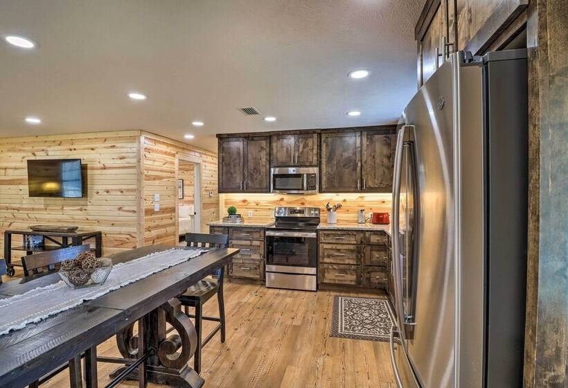 Greers Ferry Home On 40 Acres 1/4 Mi To Lake!