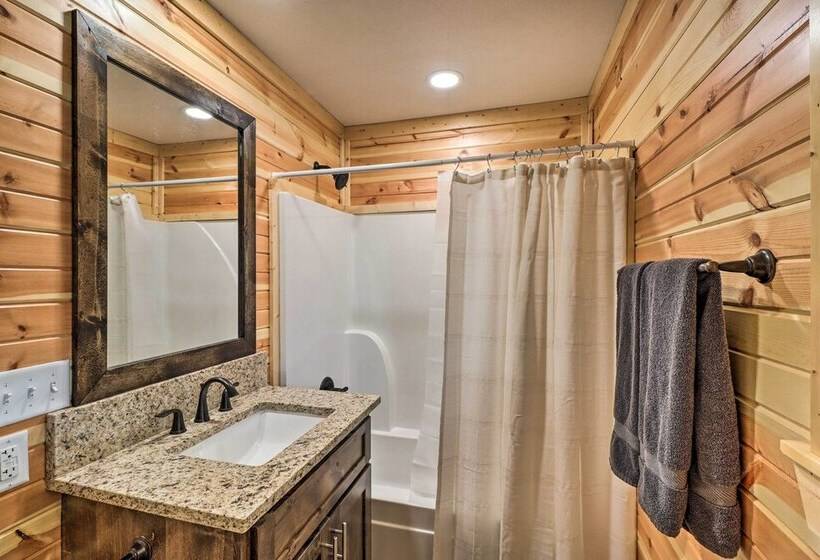 Greers Ferry Home On 40 Acres 1/4 Mi To Lake!