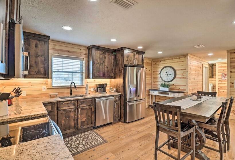 Greers Ferry Home On 40 Acres 1/4 Mi To Lake!