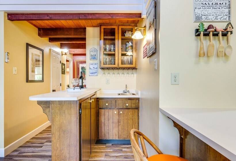 Groveland Home Walk To Pine Mountain Lake!