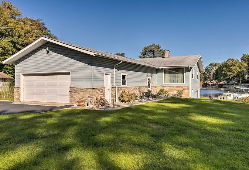 Lakefront Ludington Retreat W/ Kayaks & Fire Pit!