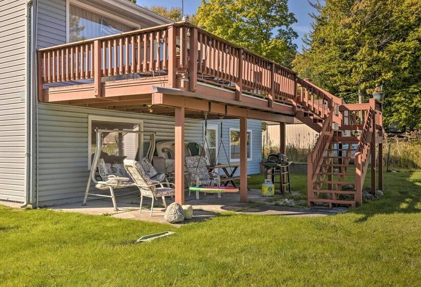 Lakefront Ludington Retreat W/ Kayaks & Fire Pit!