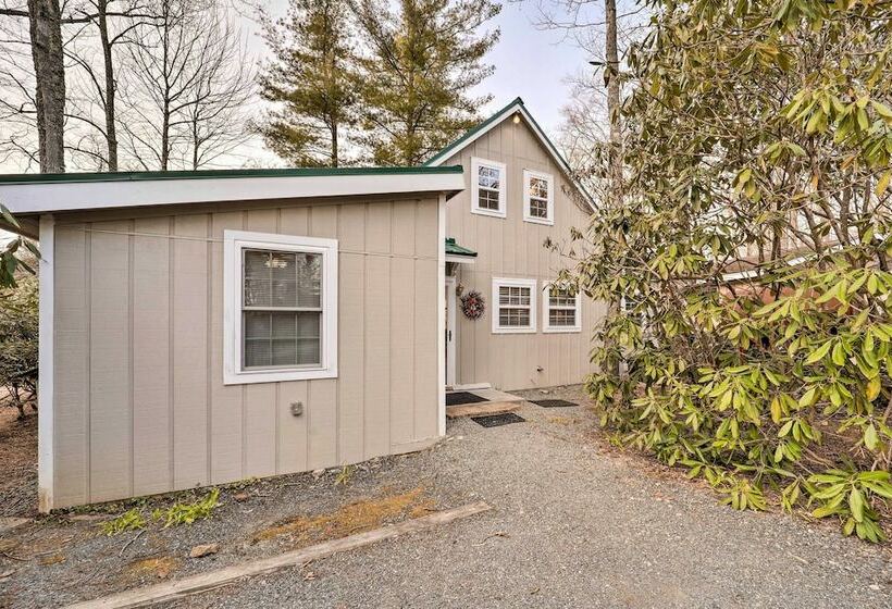 High Country Newland Cabin W/ Deck + Fire Pit!