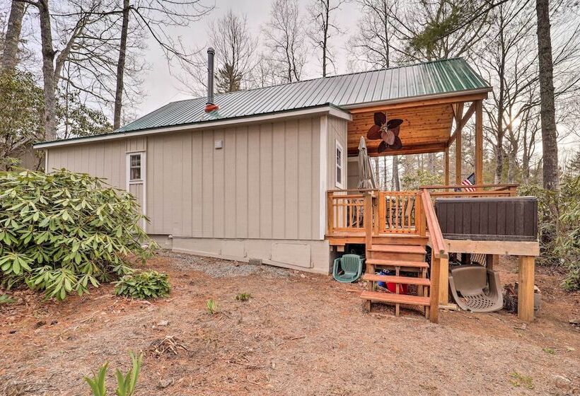 High Country Newland Cabin W/ Deck + Fire Pit!