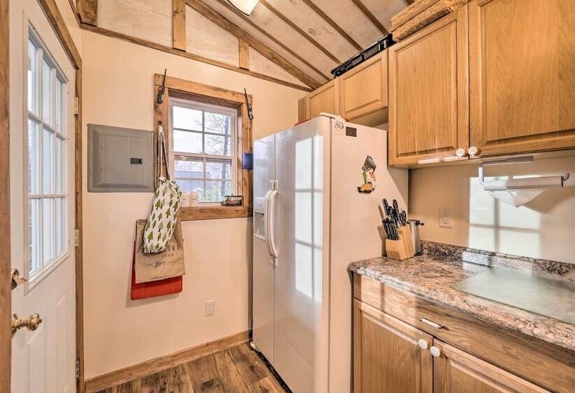 High Country Newland Cabin W/ Deck + Fire Pit!