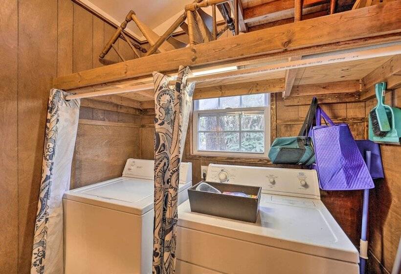 High Country Newland Cabin W/ Deck + Fire Pit!