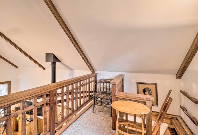 High Country Newland Cabin W/ Deck + Fire Pit!