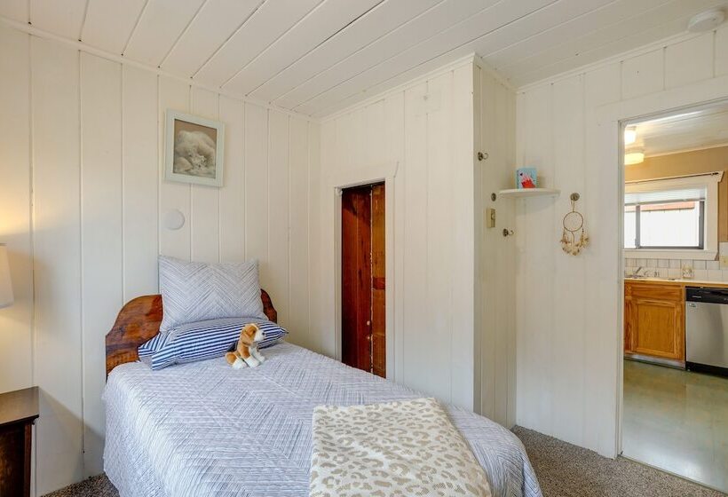 Hilltop Hideout W/ Sweeping Birch Bay Views