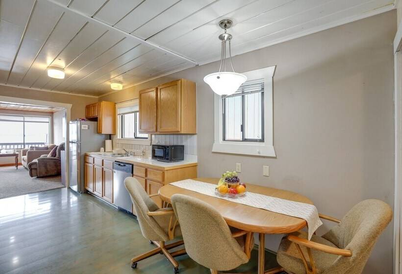 Hilltop Hideout W/ Sweeping Birch Bay Views