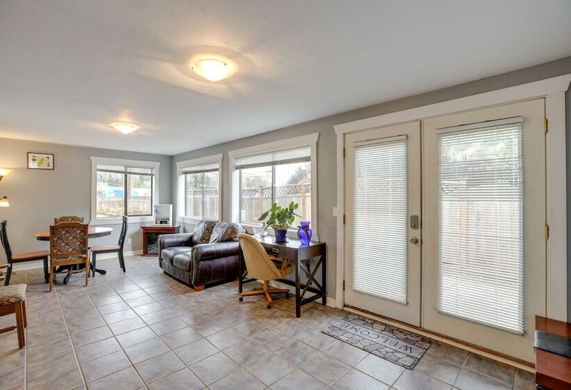 Hilltop Hideout W/ Sweeping Birch Bay Views