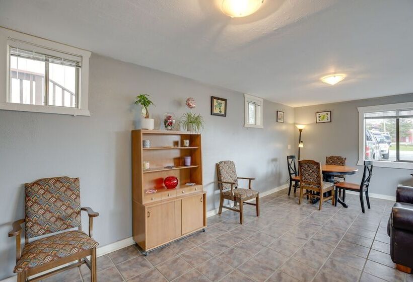 Hilltop Hideout W/ Sweeping Birch Bay Views