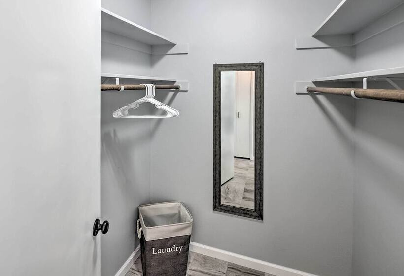 Home W/ Arizona Room ~ 5 Mi To Lake Havasu!