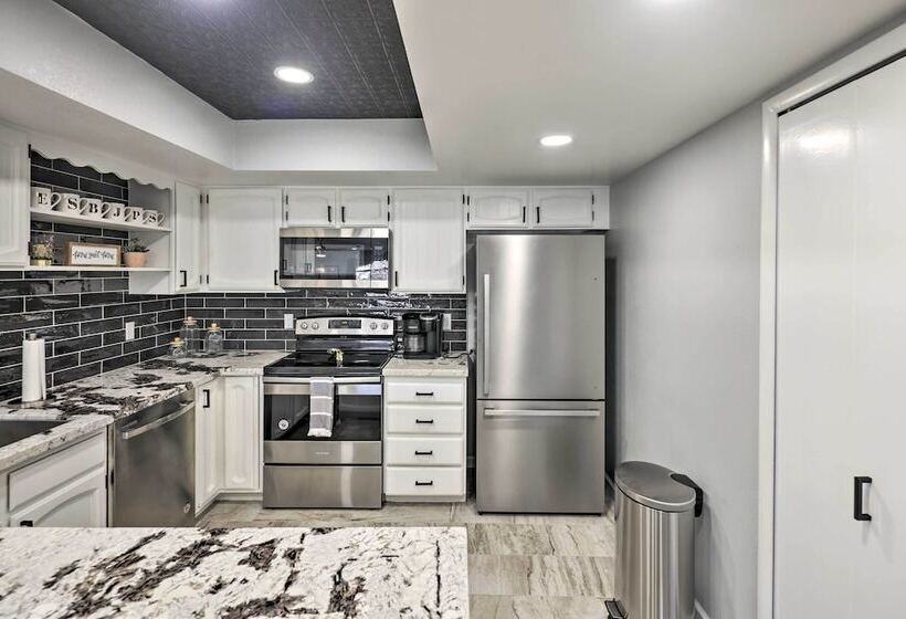 Home W/ Arizona Room ~ 5 Mi To Lake Havasu!