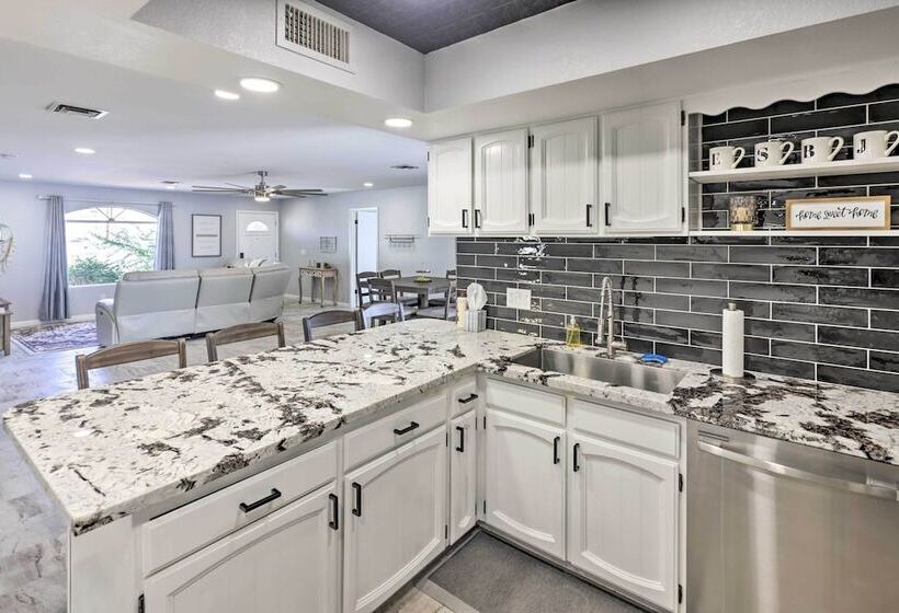 Home W/ Arizona Room ~ 5 Mi To Lake Havasu!