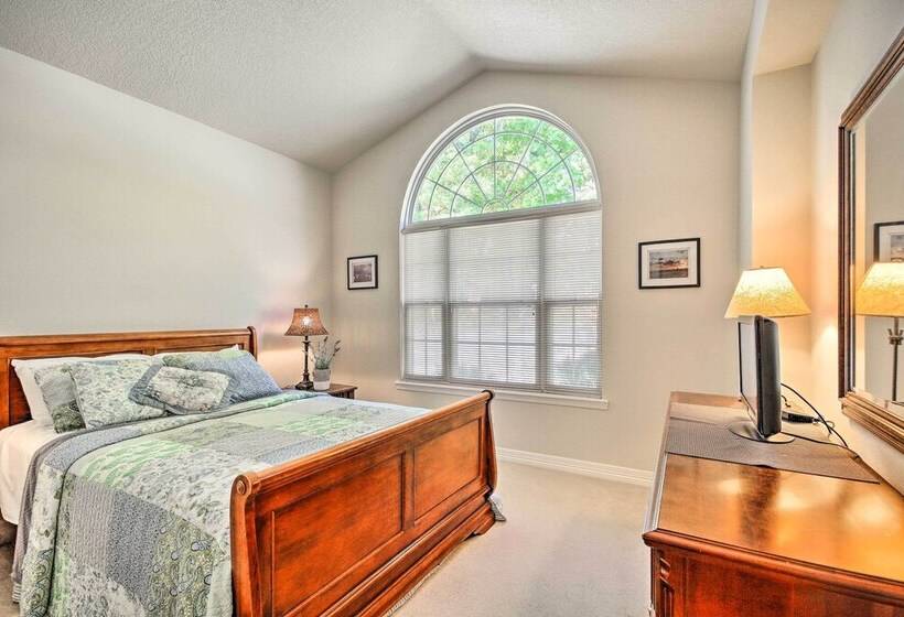 Home W/ Deck Near Lake Avalon, Boat Ramp + Golf!