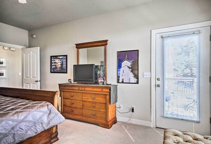 Home W/ Deck Near Lake Avalon, Boat Ramp + Golf!