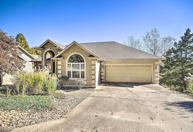 Home W/ Deck Near Lake Avalon, Boat Ramp + Golf!