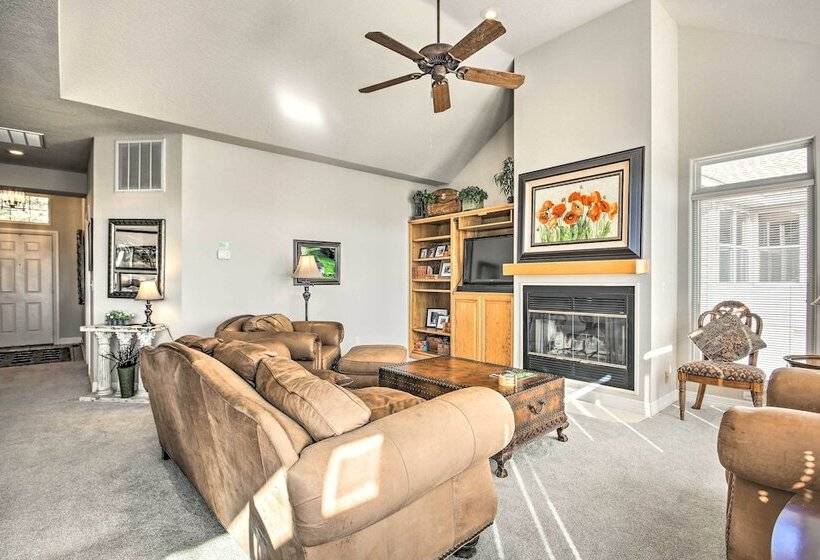 Home W/ Deck Near Lake Avalon, Boat Ramp + Golf!