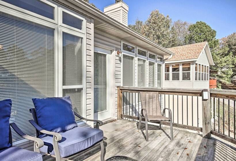 Home W/ Deck Near Lake Avalon, Boat Ramp + Golf!