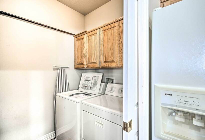 Home W/ Deck Near Lake Avalon, Boat Ramp + Golf!