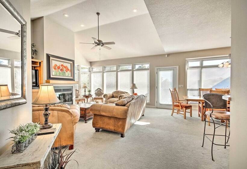 Home W/ Deck Near Lake Avalon, Boat Ramp + Golf!