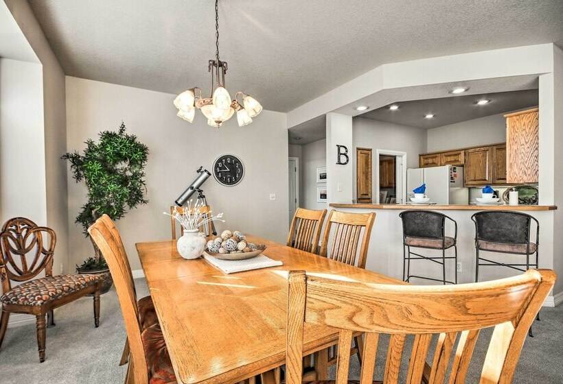 Home W/ Deck Near Lake Avalon, Boat Ramp + Golf!