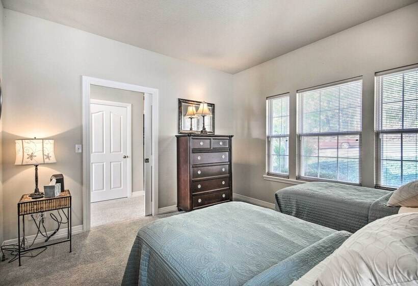 Home W/ Deck Near Lake Avalon, Boat Ramp + Golf!