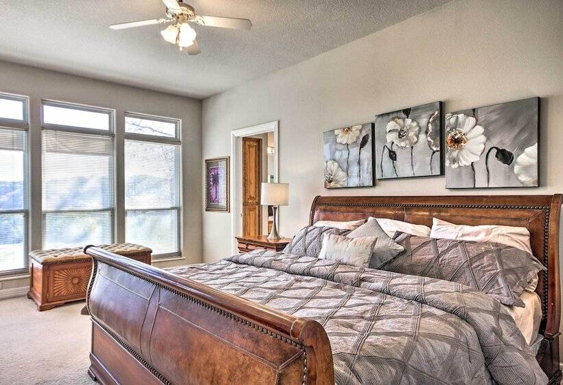 Home W/ Deck Near Lake Avalon, Boat Ramp + Golf!