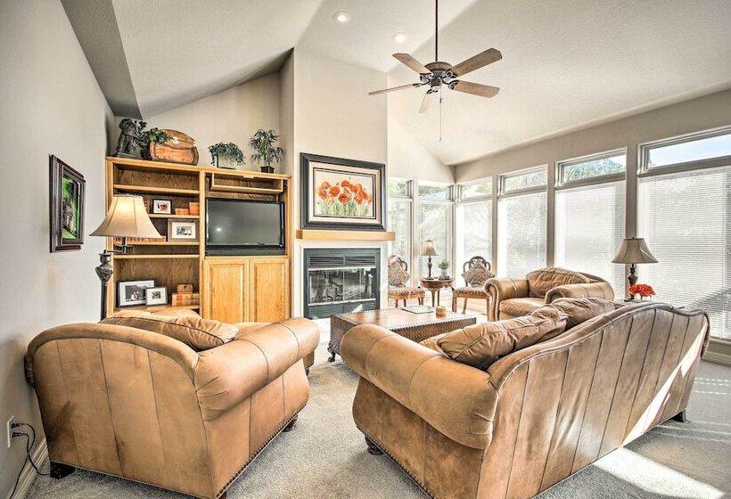 Home W/ Deck Near Lake Avalon, Boat Ramp + Golf!