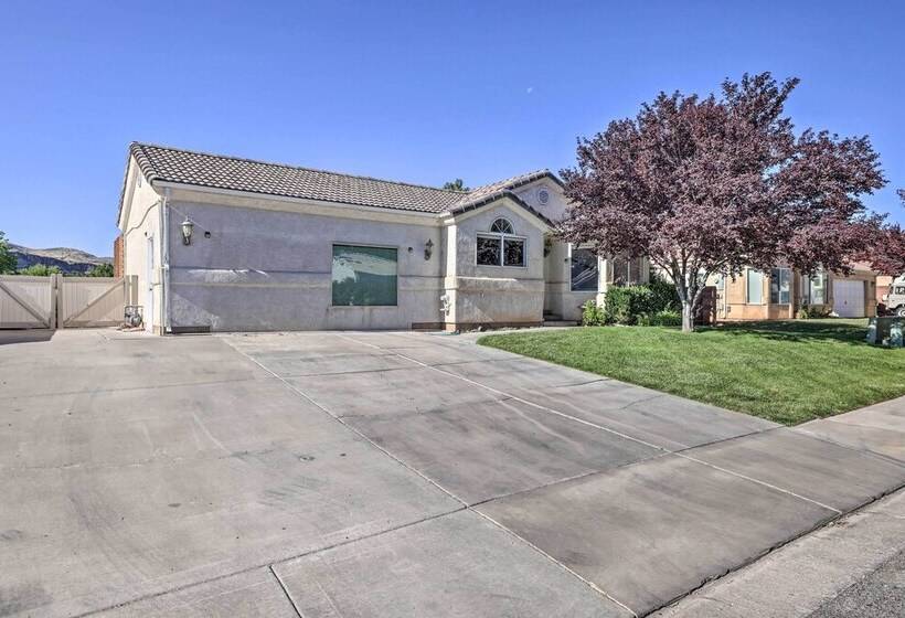 Home W/ Game Room & Fire Pit: 30 Min To Zion!