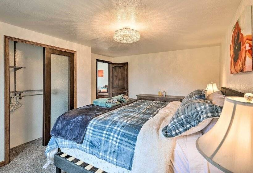 Horse And Dog Friendly Home Near Redwoods!