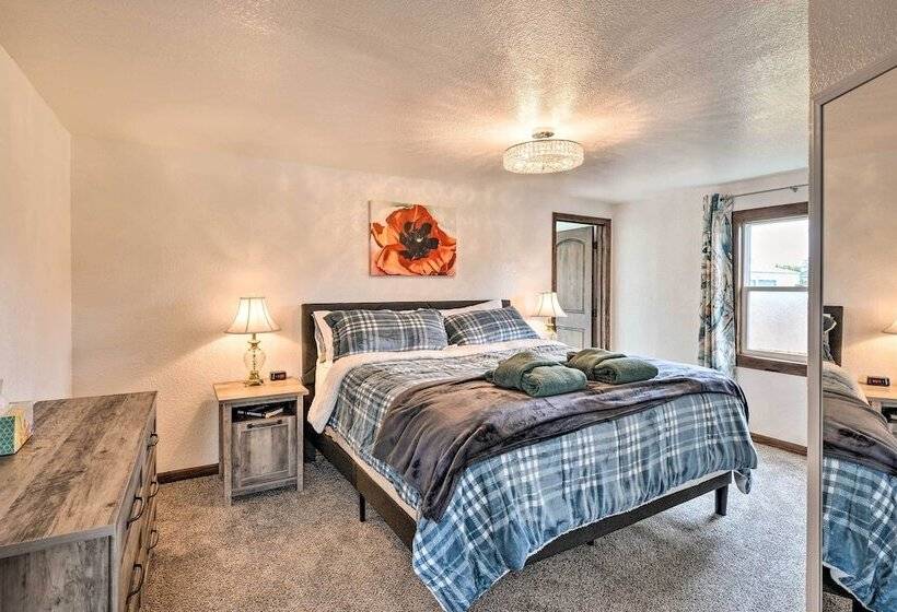 Horse And Dog Friendly Home Near Redwoods!