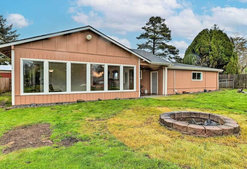 Horse And Dog Friendly Home Near Redwoods!