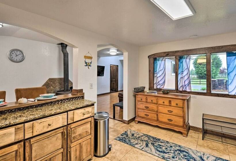 Horse And Dog Friendly Home Near Redwoods!