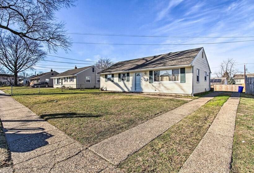 House W/ Pellet Smoker & Grill, 1 Mi To Lake!