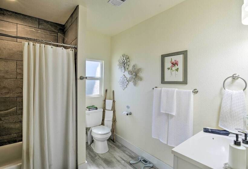 Ideally Located Chico Home   Fire Pit & Grill